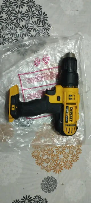 Taladro Percutor Dewalt 18V xr . Modelo:dcd776