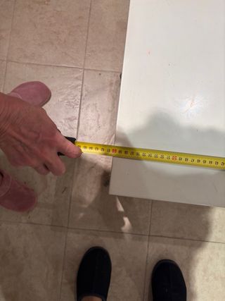 Mueble metálico blanco con puerta