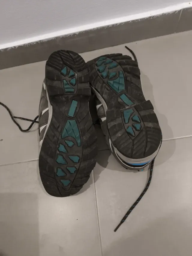 Botas de montaña talla 40 Marca Élémenterre.