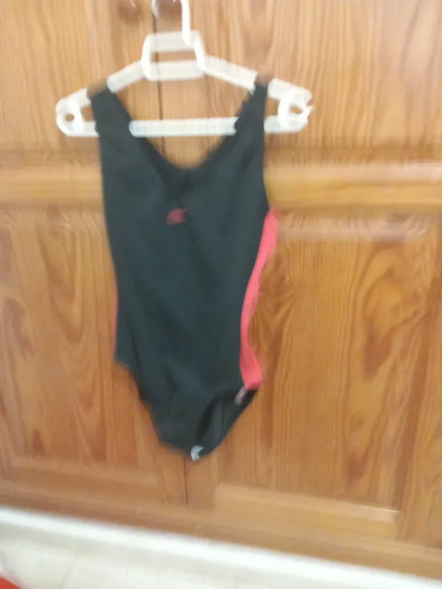Bañador negro y rojo