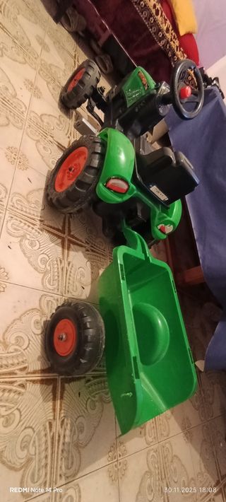 Tractor infantil verde