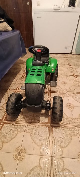 Tractor infantil verde