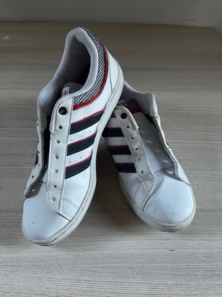 Zapatillas Adidas de piel — clásicas y cómodas