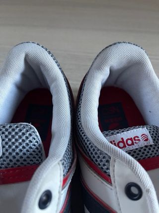 Zapatillas Adidas de piel — clásicas y cómodas