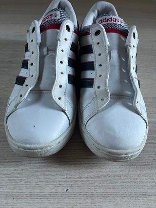 Zapatillas Adidas de piel — clásicas y cómodas