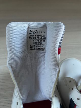 Zapatillas Adidas de piel — clásicas y cómodas