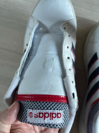 Zapatillas Adidas de piel — clásicas y cómodas