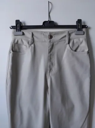Pantaloni Zara similpelle color crema