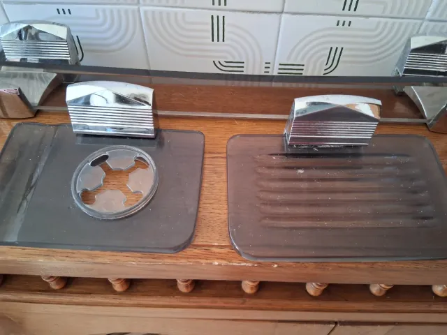 Accessori da bagno retrò argento e trasparente