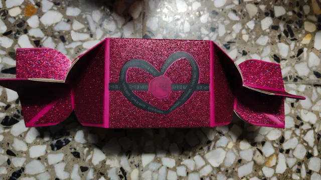 Scatola regalo brillante a forma di caramello