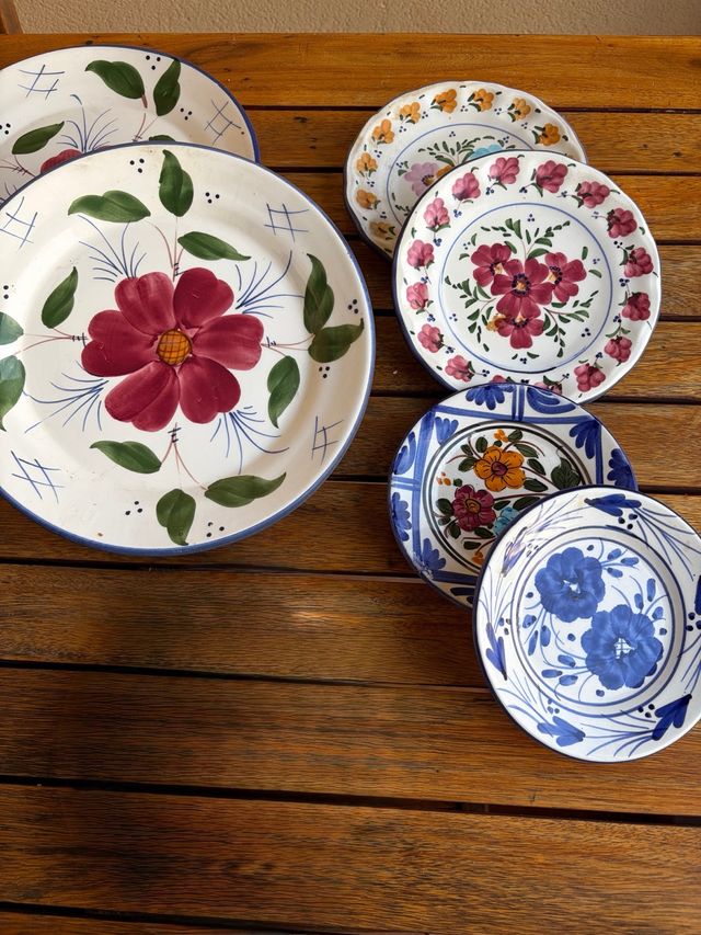 Set di Piatti in Ceramica Dipinti a Mano