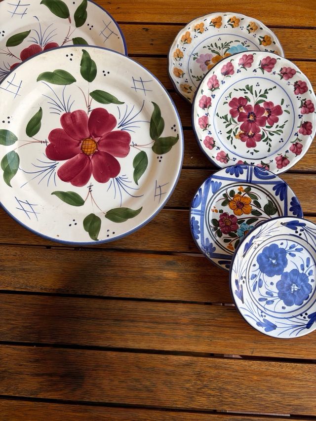 Set di Piatti in Ceramica Dipinti a Mano