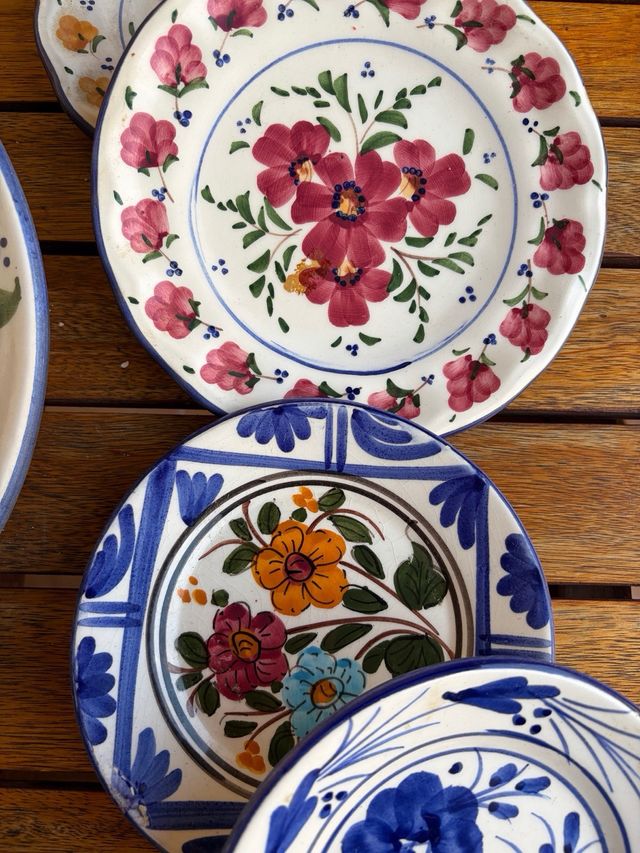 Set di Piatti in Ceramica Dipinti a Mano