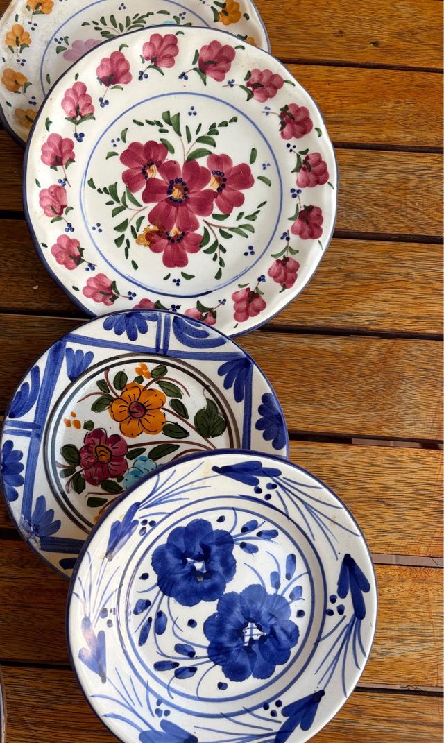 Set di Piatti in Ceramica Dipinti a Mano