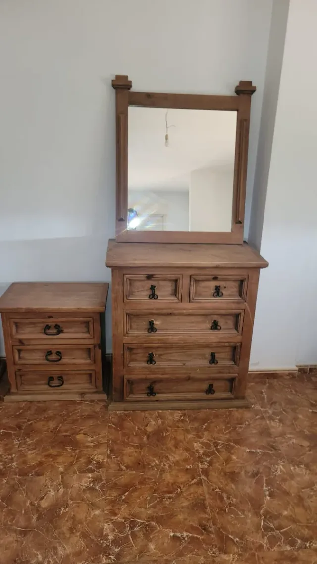 Coqueta de madera maciza