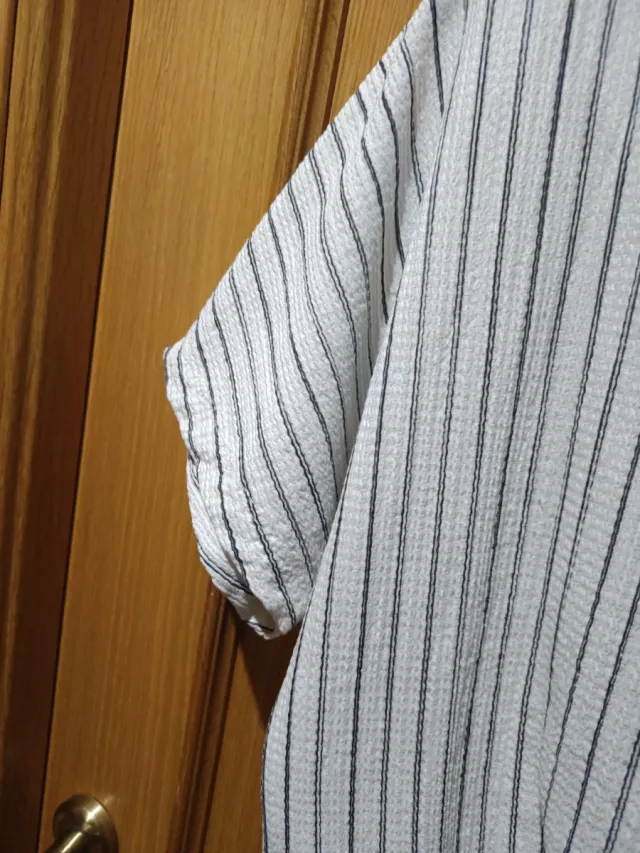 Camiseta Zara Talla L Rayas Blancas y Negras