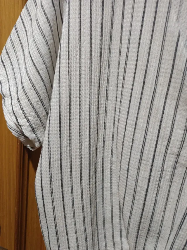 Camiseta Zara Talla L Rayas Blancas y Negras