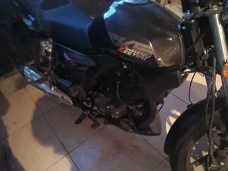 Moto Keeway 125 RKS Negra