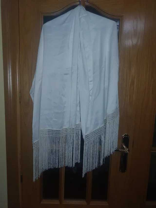 Foulard blanco con flecos