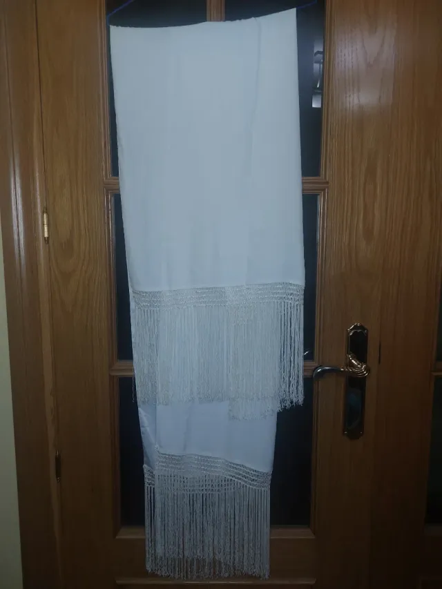 Foulard blanco con flecos