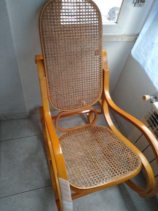 Dondola in legno e rattan