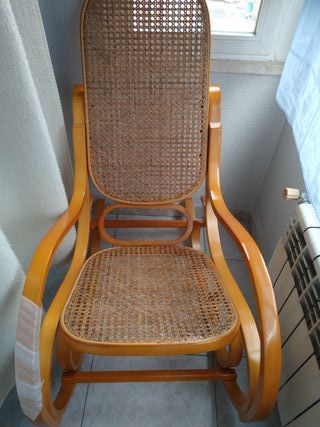 Dondola in legno e rattan