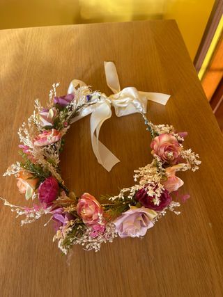 Corona floral con lazo