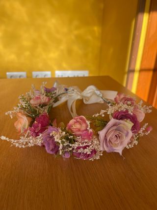 Corona floral con lazo