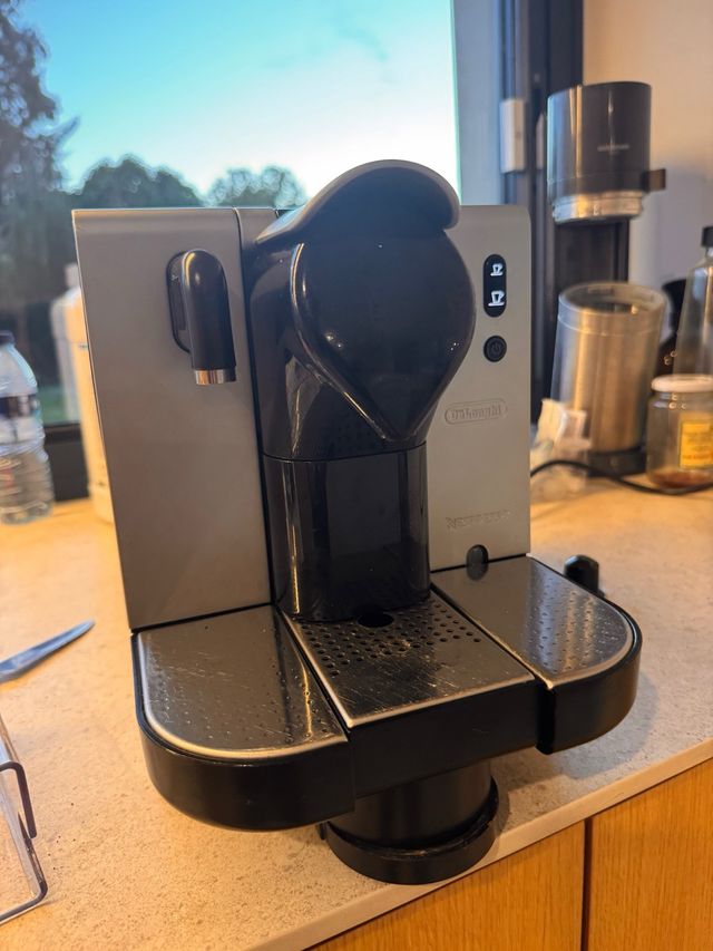 Cafetera DeLonghi Nespresso + Espumador