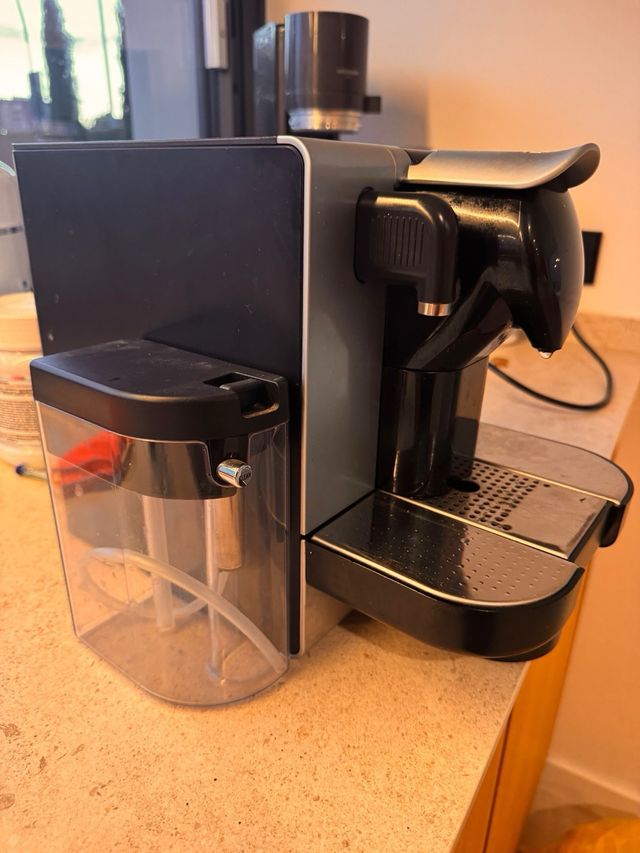 Cafetera DeLonghi Nespresso + Espumador