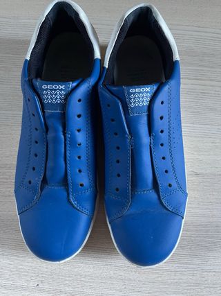 Zapatos Geox Azules y Blancos