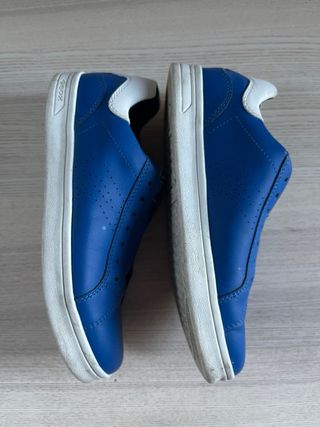 Zapatos Geox Azules y Blancos