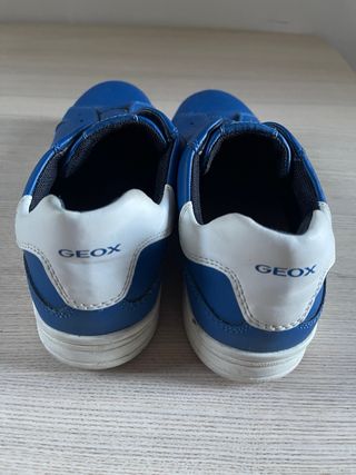 Zapatos Geox Azules y Blancos