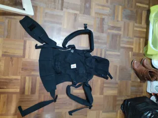 Mochila Ergobaby Adapt 3 Posiciones PvP 130 euros