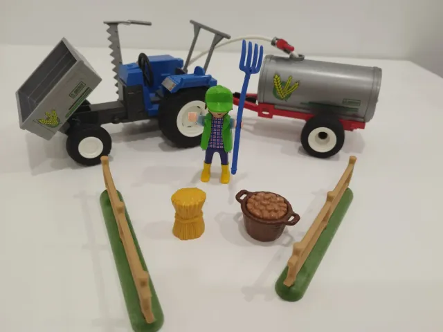 Tractor Playmobil con remolque y accesorios