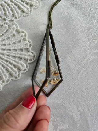 Colgante antiguo camafeo flores secas