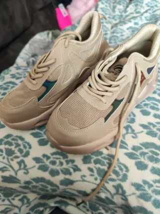 Zapatillas transpirables beige y multicolor