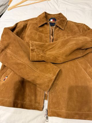 Cazadora Tommy Hilfiger ante marrón.