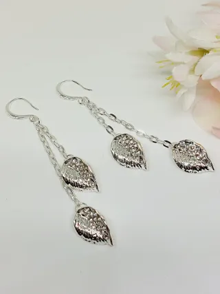 Pendientes hojas plateadas con brillantes