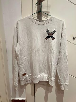 Sudadera blanca, de tela fina, marca blue banana