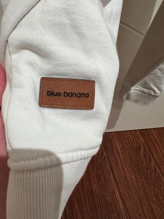Sudadera blanca, de tela fina, marca blue banana