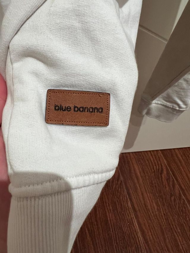 Sudadera blanca, de tela fina, marca blue banana