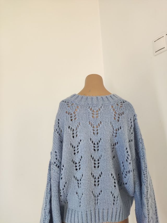 Jersey azul de punto con calados