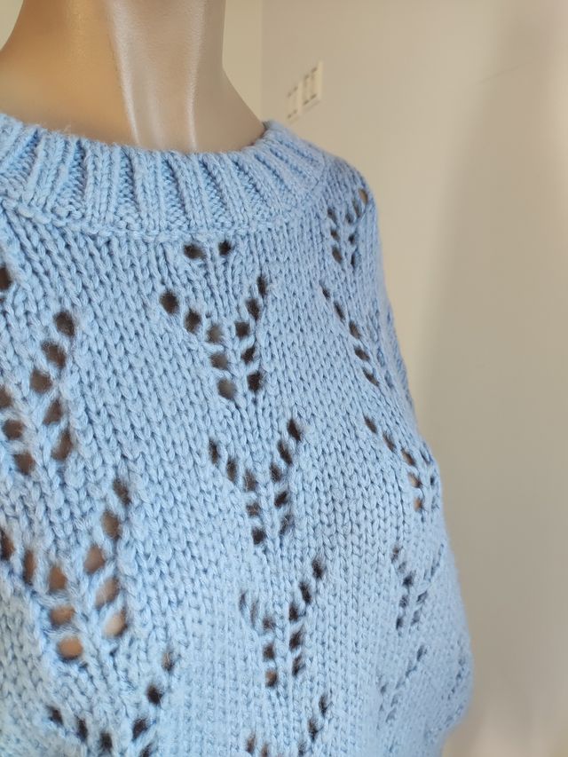 Jersey azul de punto con calados