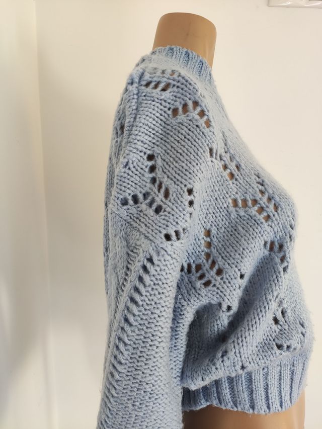 Jersey azul de punto con calados