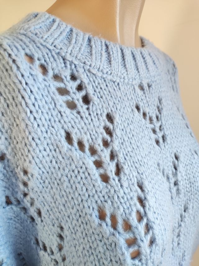 Jersey azul de punto con calados
