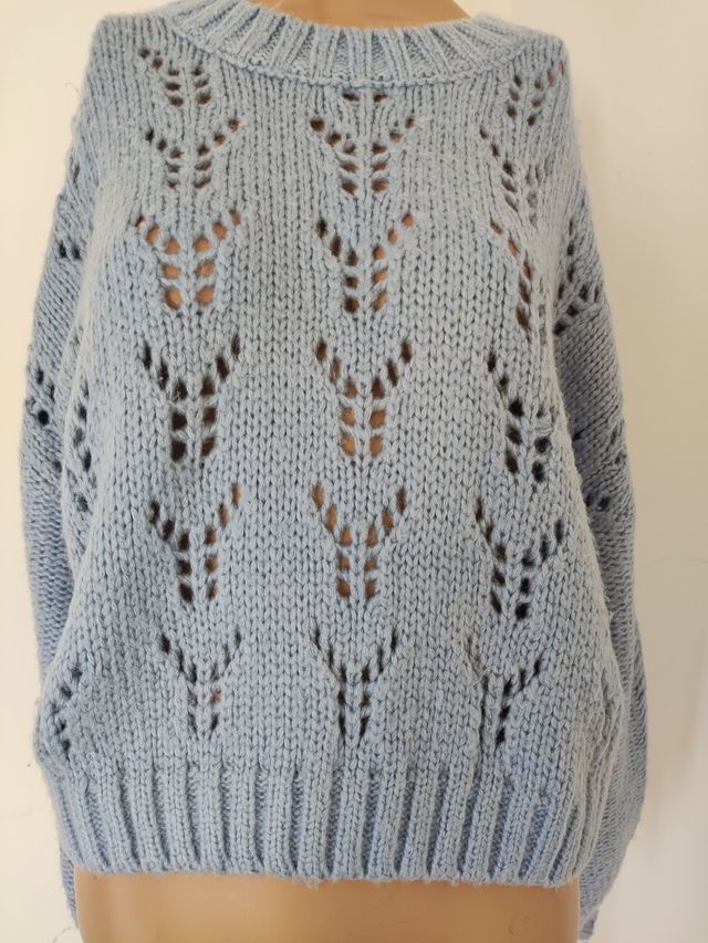 Jersey azul de punto con calados