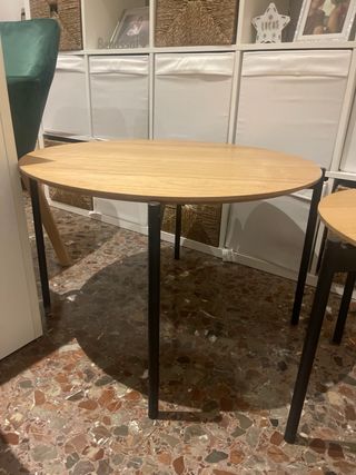 Tavoli ausiliari rotondi in legno e metallo