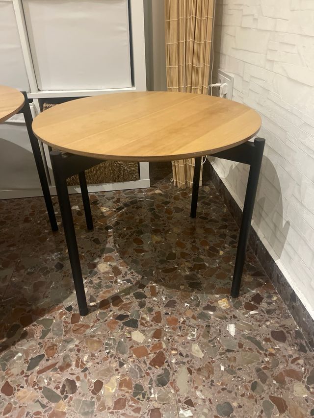 Tavoli ausiliari rotondi in legno e metallo