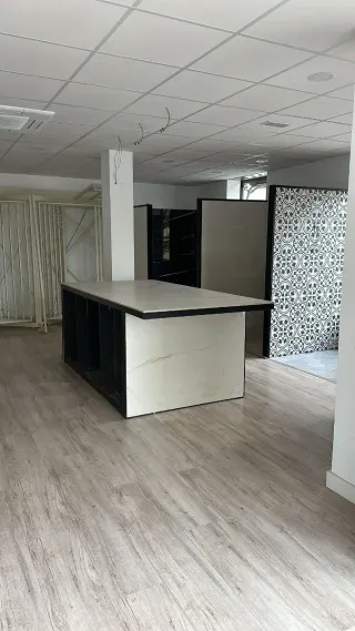 Tavolo da centro in marmo e legno